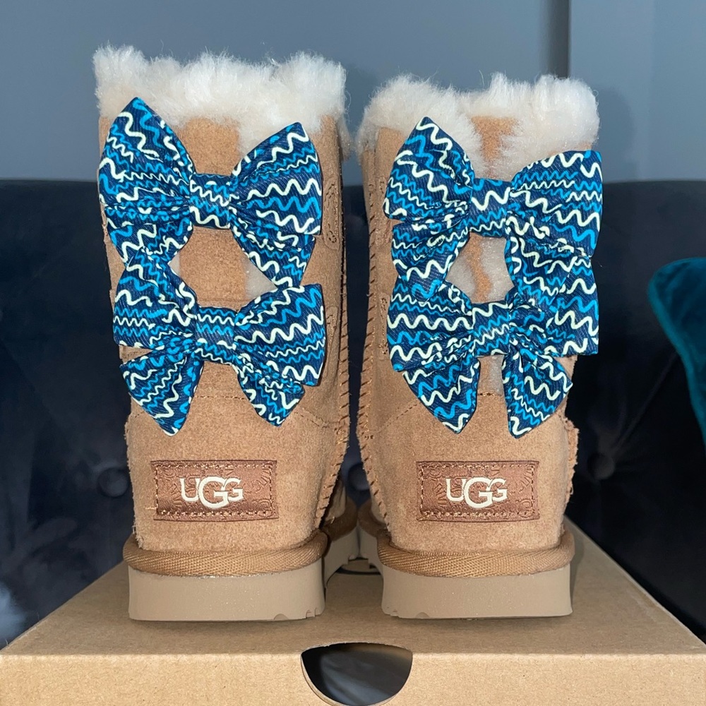 UGG Bailey Bow Boots - Picture 2 of 5
